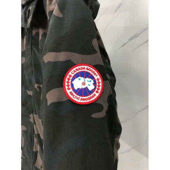 Canada Goose camouflage  Parka Gorilla fits